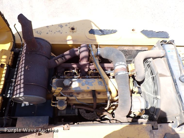 image for item IN9557 2001 John Deere 200LC  excavator