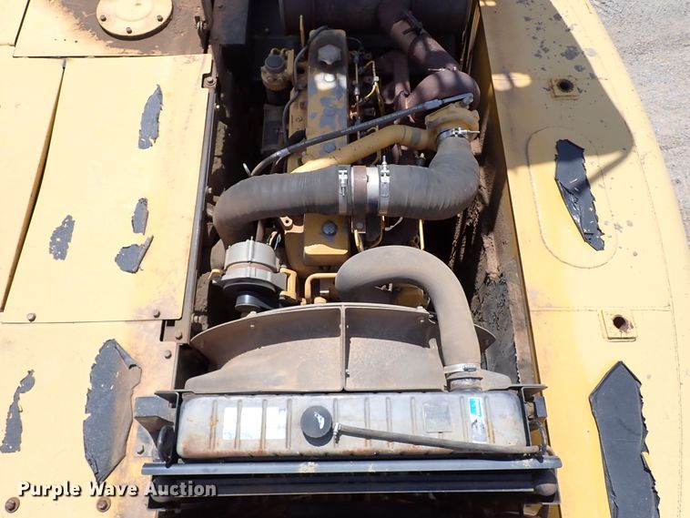 image for item IN9557 2001 John Deere 200LC  excavator