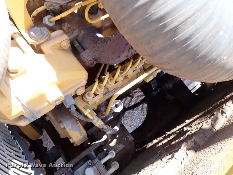 image for item IN9557 2001 John Deere 200LC  excavator