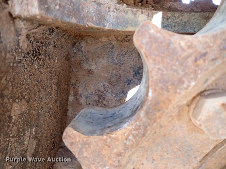 image for item IN9557 2001 John Deere 200LC  excavator