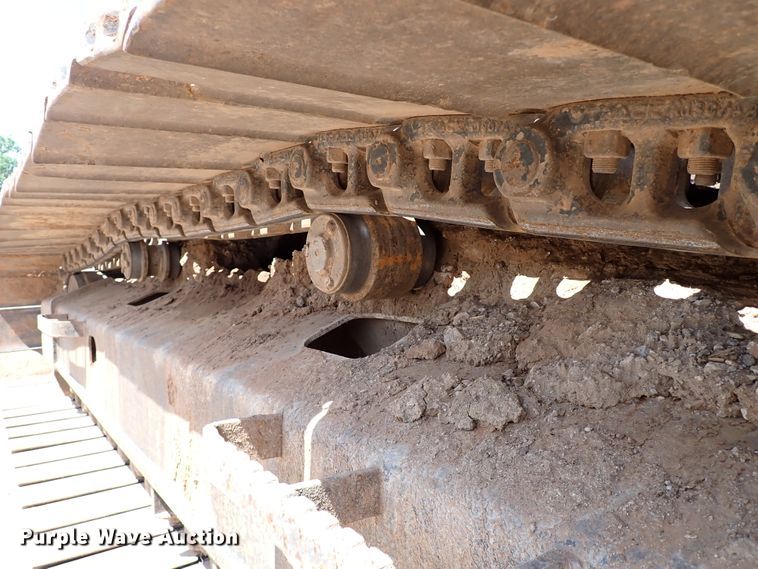 image for item IN9557 2001 John Deere 200LC  excavator