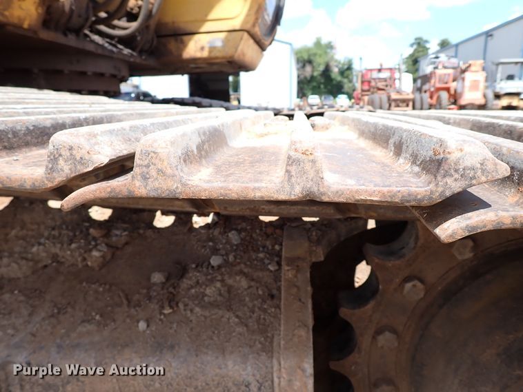 image for item IN9557 2001 John Deere 200LC  excavator