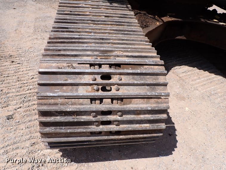 image for item IN9557 2001 John Deere 200LC  excavator