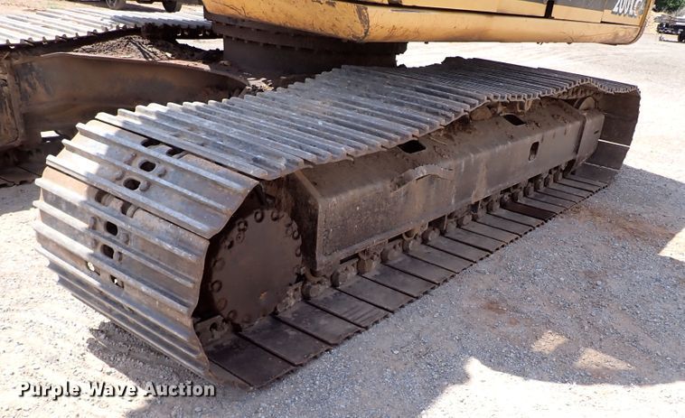 image for item IN9557 2001 John Deere 200LC  excavator