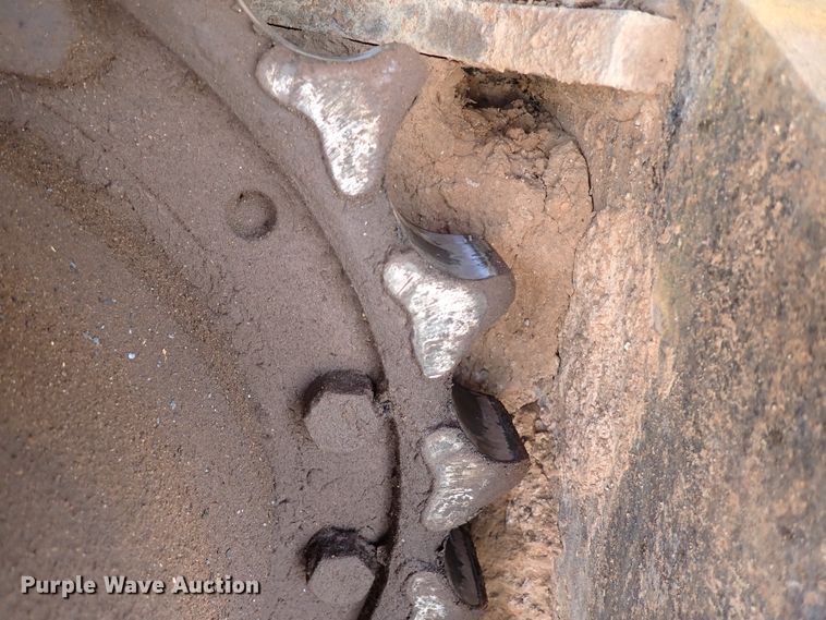 image for item IN9557 2001 John Deere 200LC  excavator