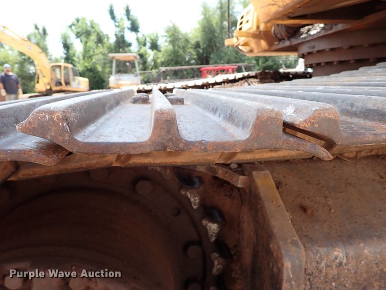 image for item IN9557 2001 John Deere 200LC  excavator