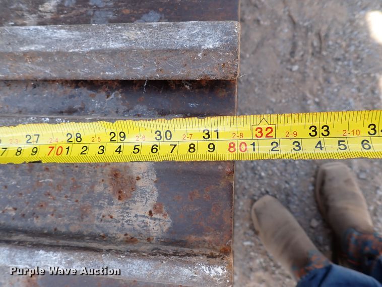 image for item IN9557 2001 John Deere 200LC  excavator