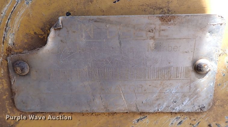 image for item IN9557 2001 John Deere 200LC  excavator