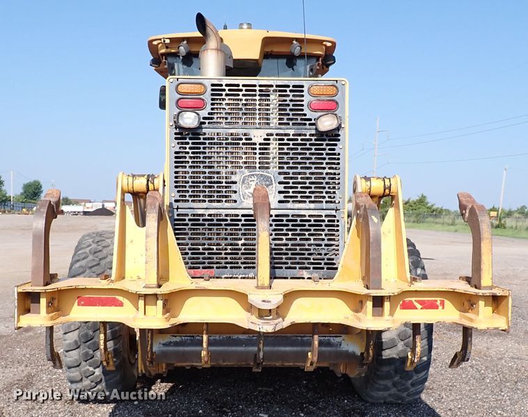 image for item IN9579 2007 John Deere 772D  motor grader