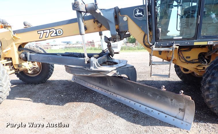 image for item IN9579 2007 John Deere 772D  motor grader