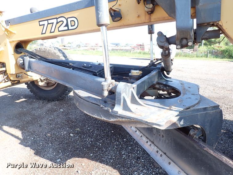 image for item IN9579 2007 John Deere 772D  motor grader