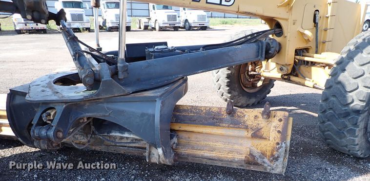 image for item IN9579 2007 John Deere 772D  motor grader