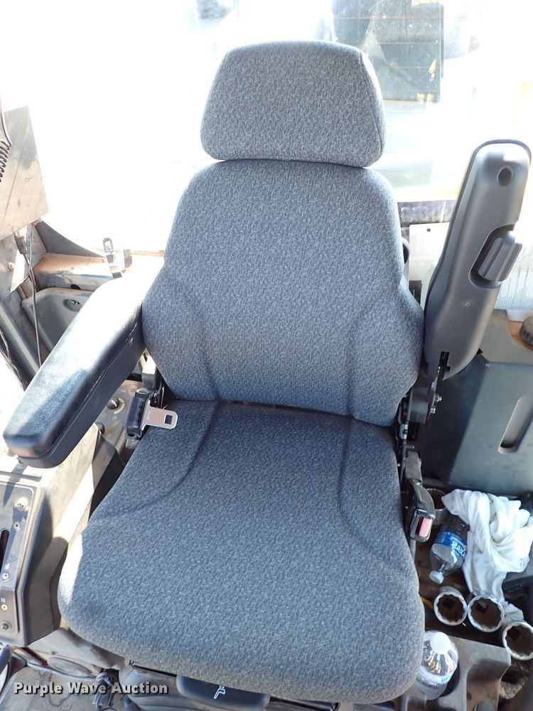 image for item IN9579 2007 John Deere 772D  motor grader