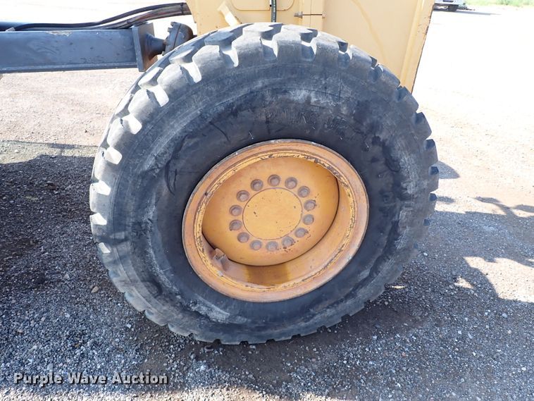 image for item IN9579 2007 John Deere 772D  motor grader