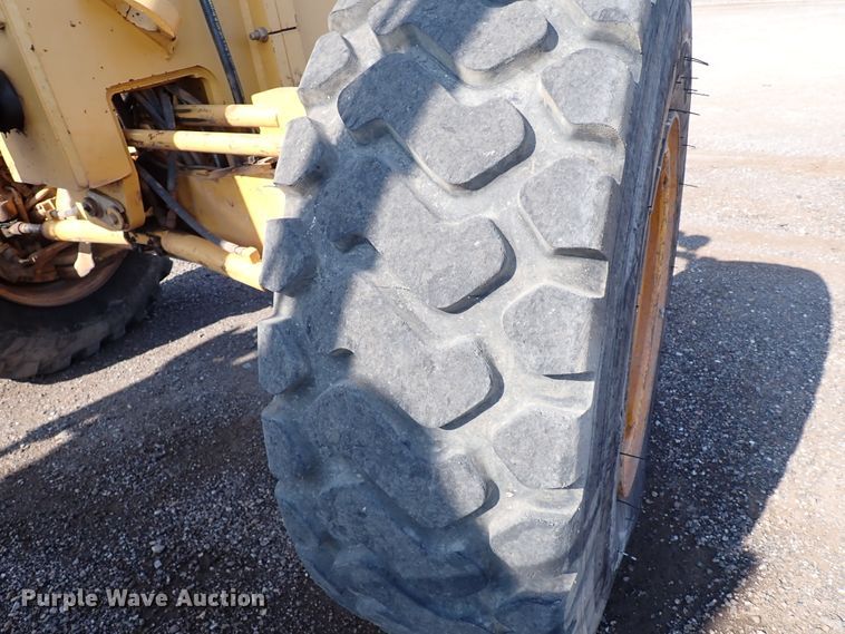 image for item IN9579 2007 John Deere 772D  motor grader