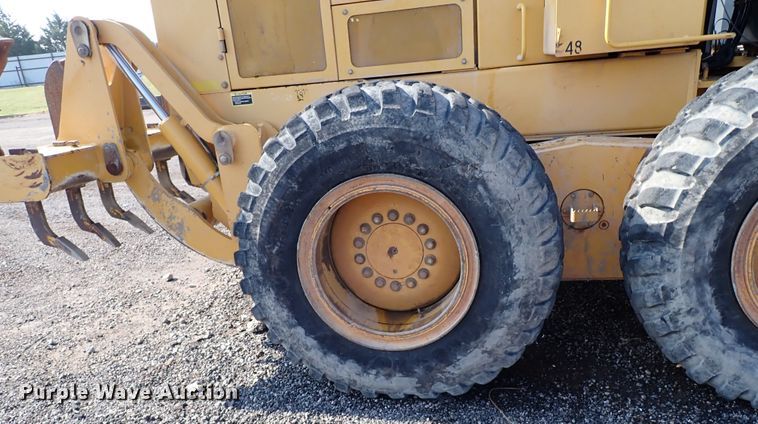 image for item IN9579 2007 John Deere 772D  motor grader