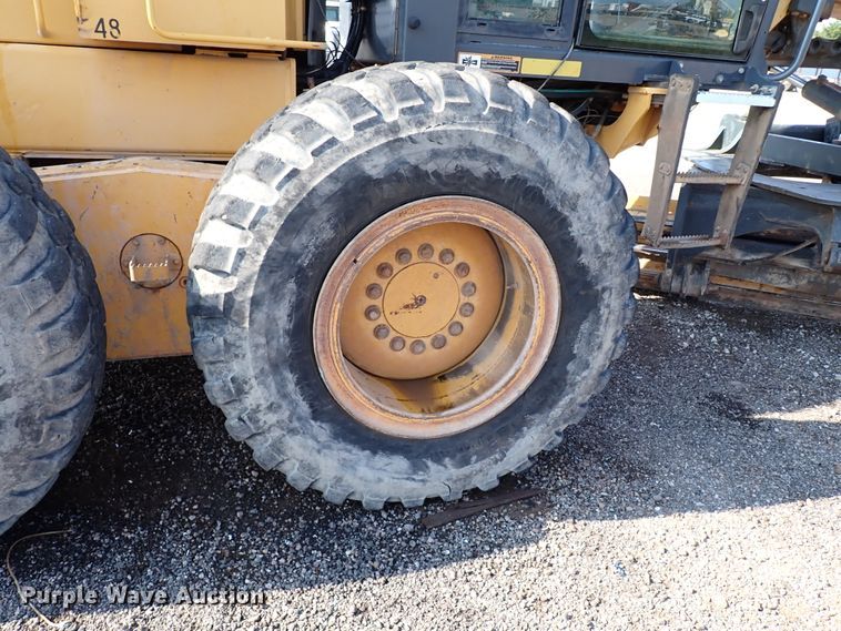 image for item IN9579 2007 John Deere 772D  motor grader