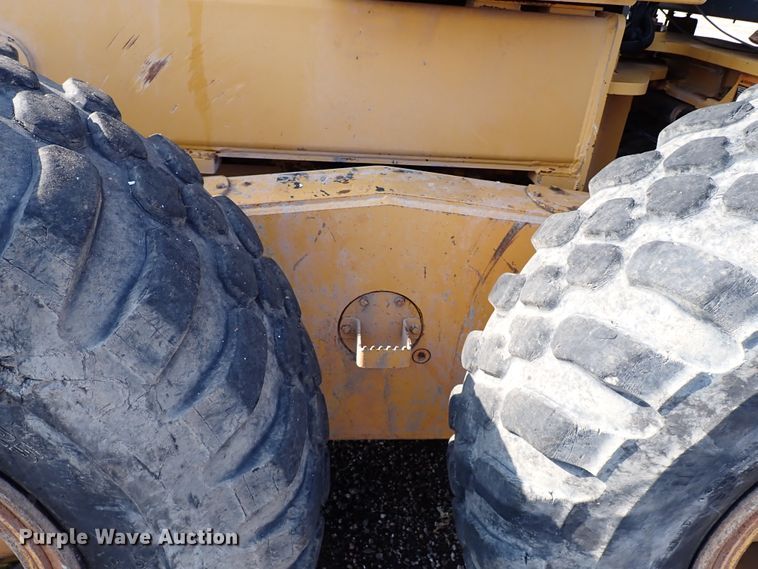 image for item IN9579 2007 John Deere 772D  motor grader