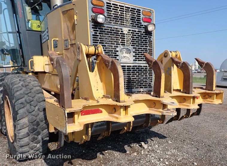 image for item IN9579 2007 John Deere 772D  motor grader