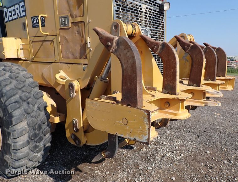 image for item IN9579 2007 John Deere 772D  motor grader