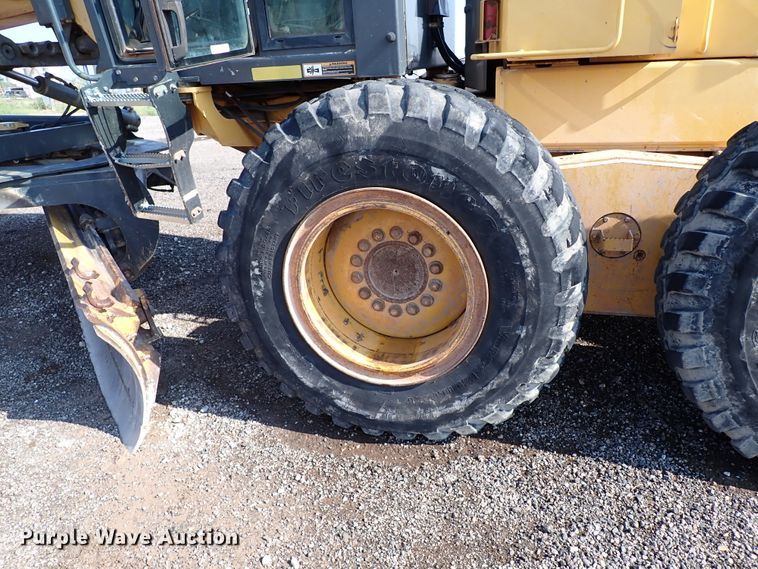 image for item IN9579 2007 John Deere 772D  motor grader