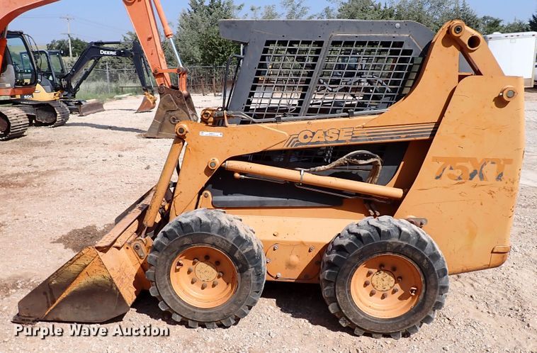 image for item IN9613 2000 Case 75XT  skid steer loader