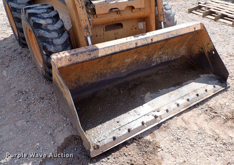 image for item IN9613 2000 Case 75XT  skid steer loader