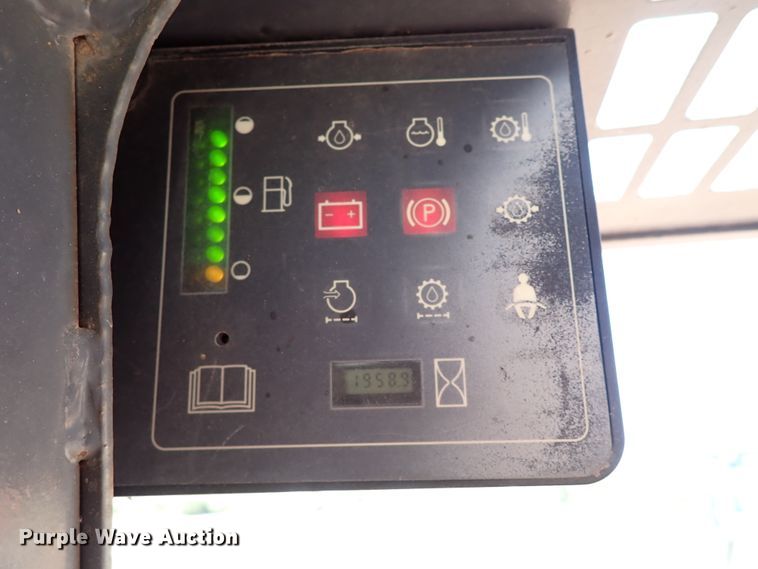 image for item IN9613 2000 Case 75XT  skid steer loader