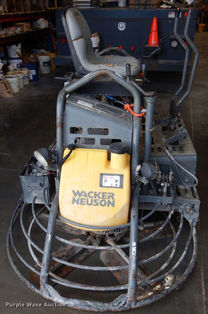 image for item IN9882 2012 Wacker Neuson CRT48-33K  power trowel