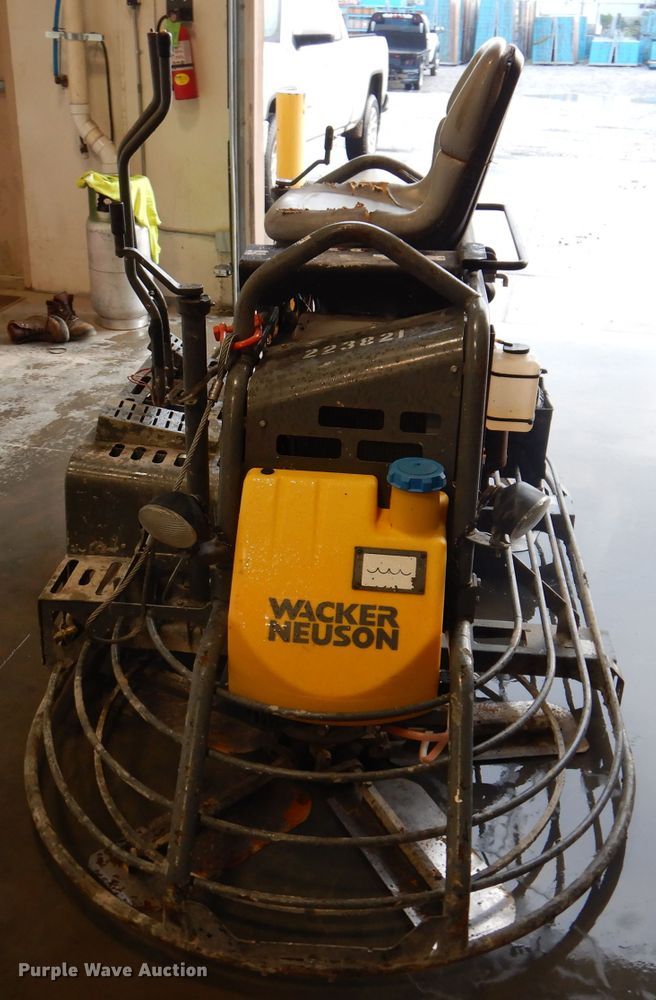 image for item IN9882 2012 Wacker Neuson CRT48-33K  power trowel