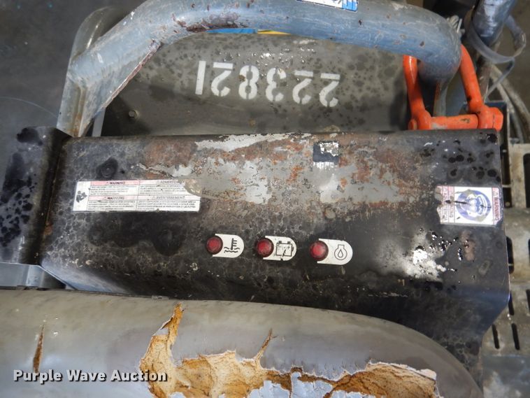 image for item IN9882 2012 Wacker Neuson CRT48-33K  power trowel