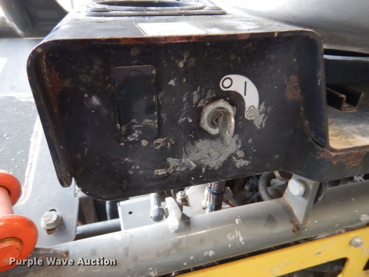 image for item IN9882 2012 Wacker Neuson CRT48-33K  power trowel