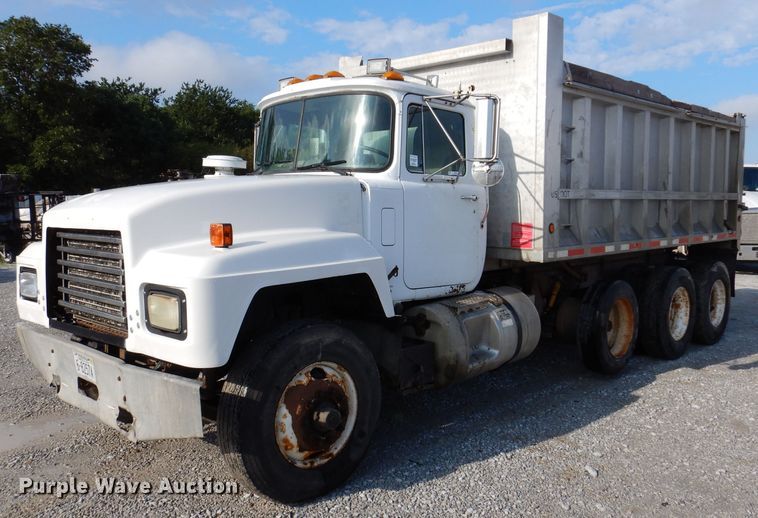 image for item IN9885 1995 Mack RD688S  dump truck