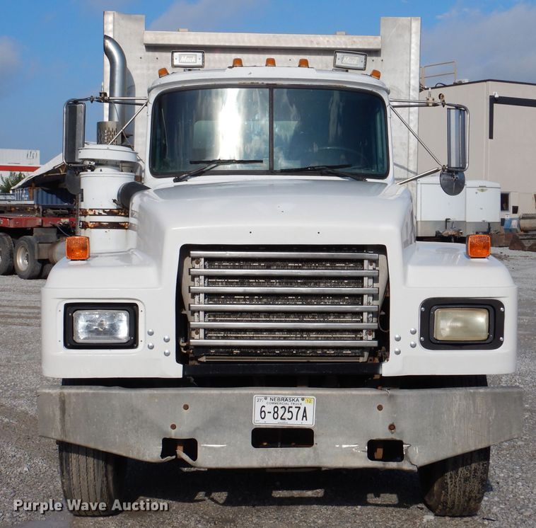 image for item IN9885 1995 Mack RD688S  dump truck