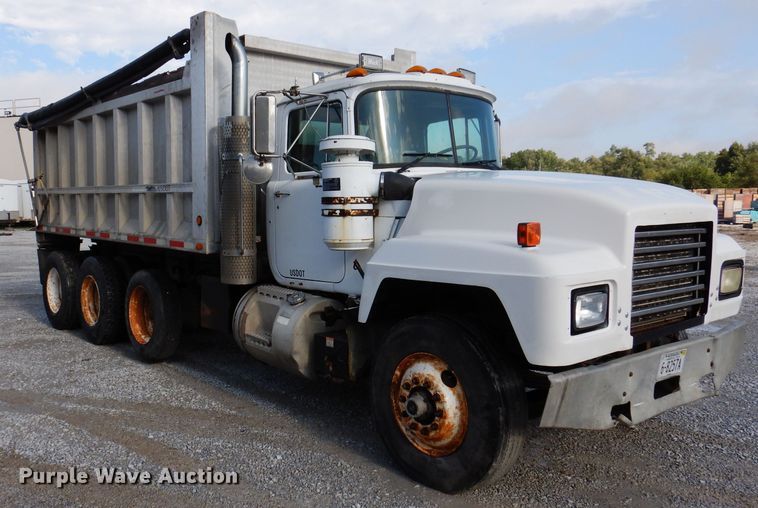 image for item IN9885 1995 Mack RD688S  dump truck