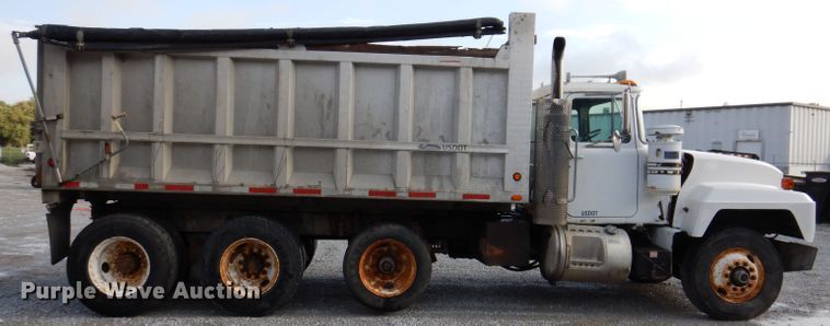 image for item IN9885 1995 Mack RD688S  dump truck