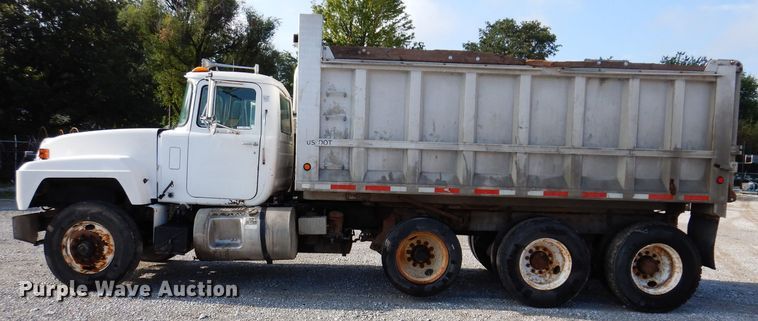 image for item IN9885 1995 Mack RD688S  dump truck