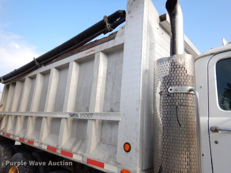 image for item IN9885 1995 Mack RD688S  dump truck