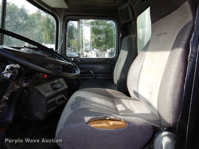 image for item IN9885 1995 Mack RD688S  dump truck