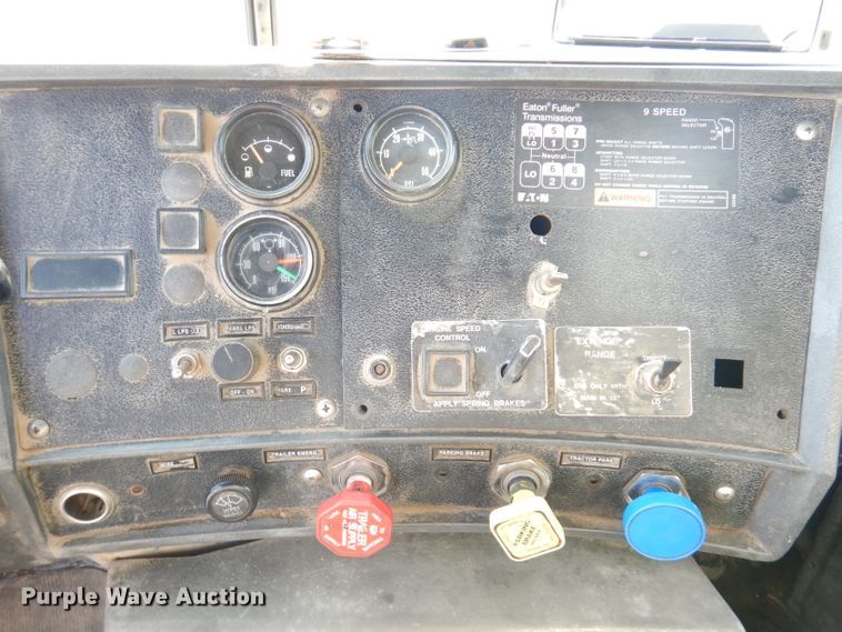 image for item IN9885 1995 Mack RD688S  dump truck