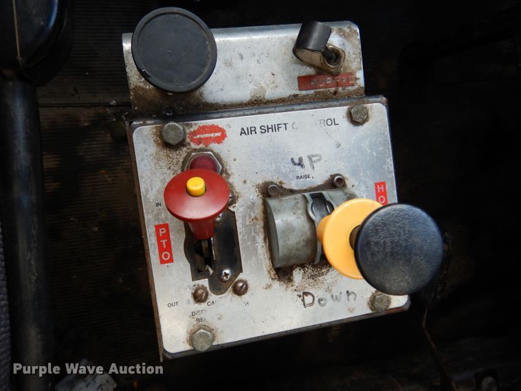 image for item IN9885 1995 Mack RD688S  dump truck