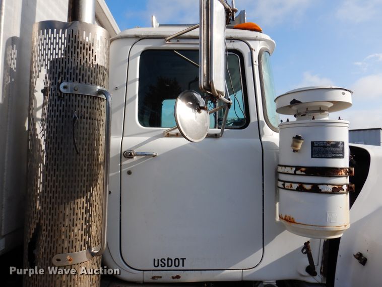 image for item IN9885 1995 Mack RD688S  dump truck