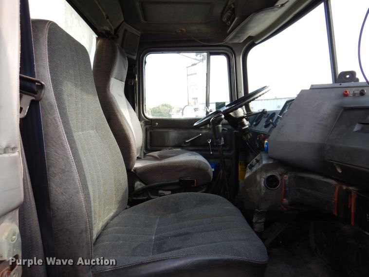 image for item IN9885 1995 Mack RD688S  dump truck