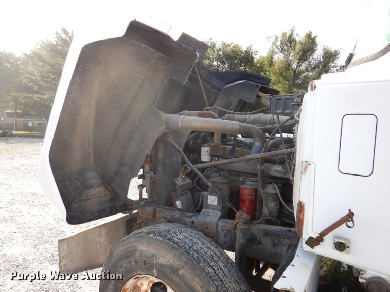 image for item IN9885 1995 Mack RD688S  dump truck