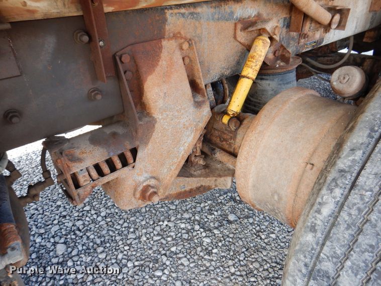 image for item IN9885 1995 Mack RD688S  dump truck