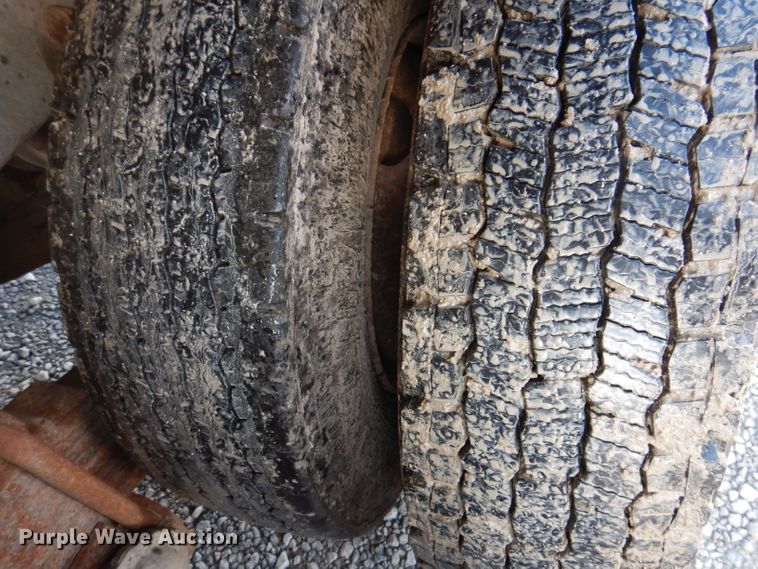 image for item IN9885 1995 Mack RD688S  dump truck