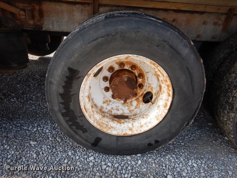 image for item IN9885 1995 Mack RD688S  dump truck