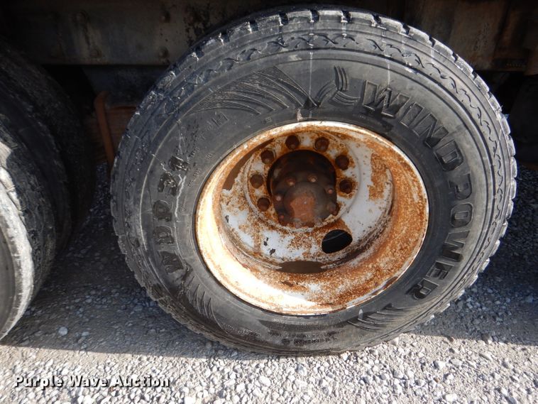 image for item IN9885 1995 Mack RD688S  dump truck