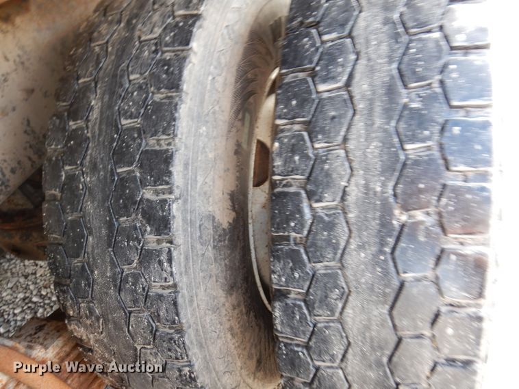 image for item IN9885 1995 Mack RD688S  dump truck