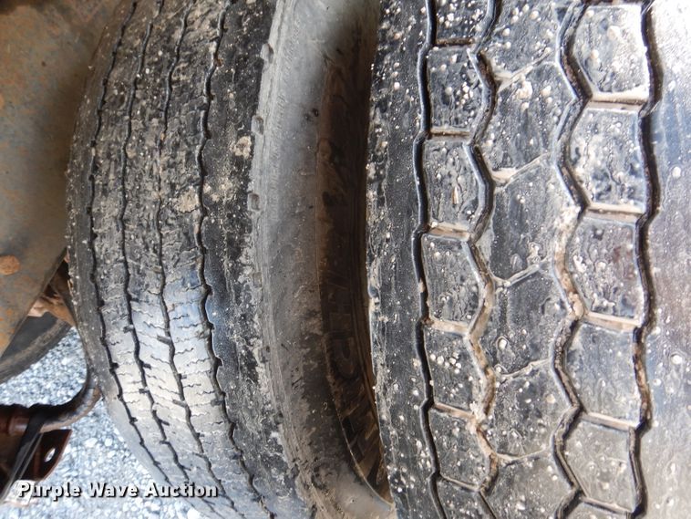 image for item IN9885 1995 Mack RD688S  dump truck